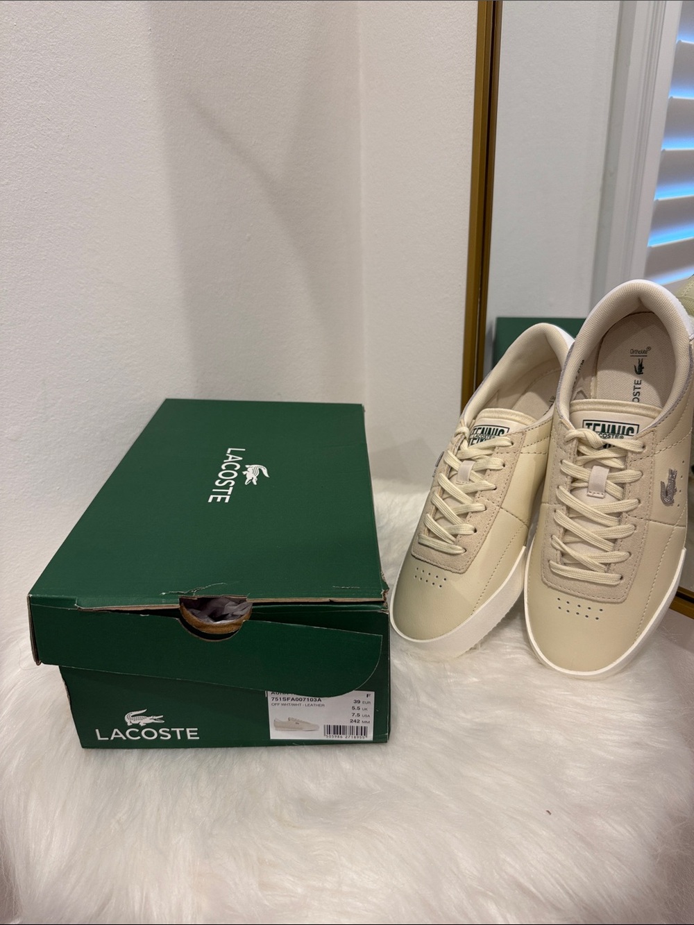 Lacoste Women’s size 7.5 OFF WHT/WHT Low-Top Leather Sneakers